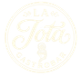 Logotipo circular blanco con la inscripción “La Tota Gastobar” en letra cursiva de color amarillo pálido.