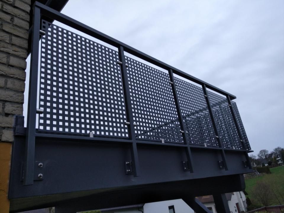 Metallbau Teichrib UG - Balkongeländer aus geschwärztem Edelstahl