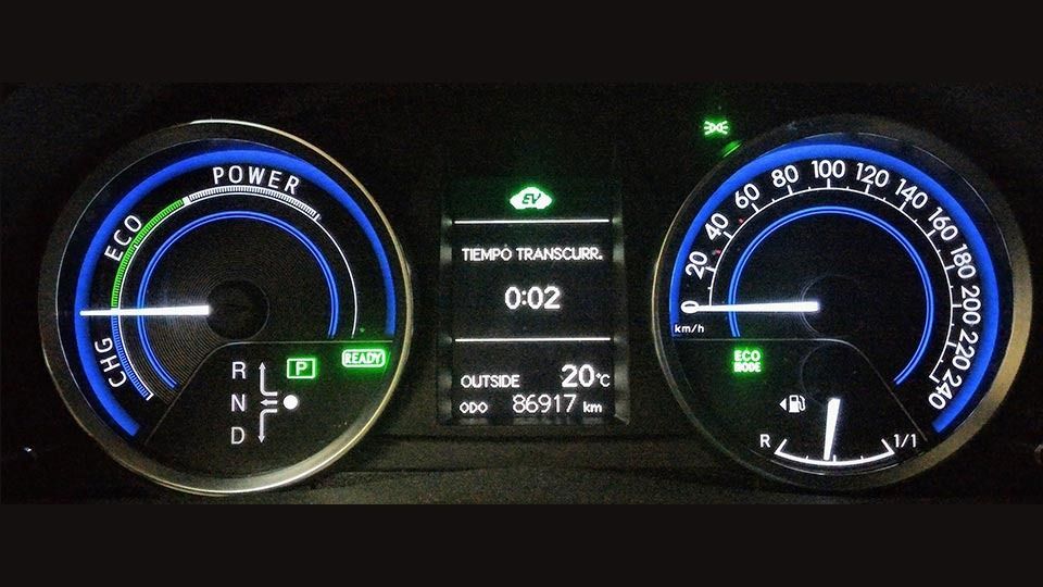 Un primer plano del tablero de un automóvil que muestra 0:02