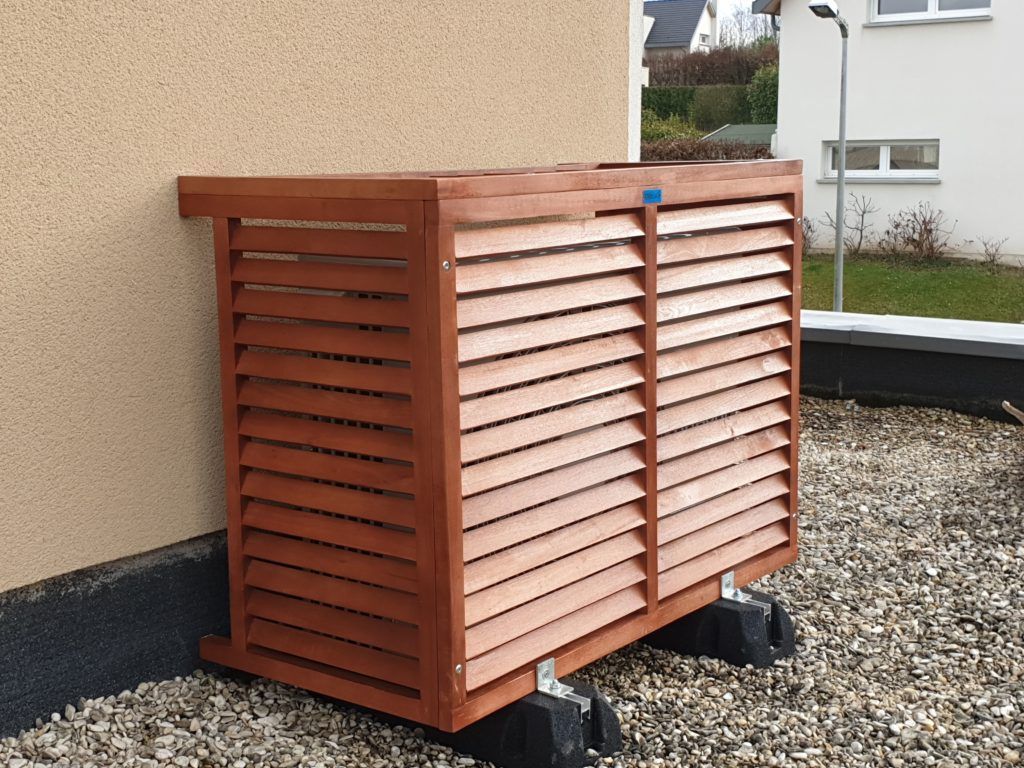Cache en bois d'une climatisation réversible