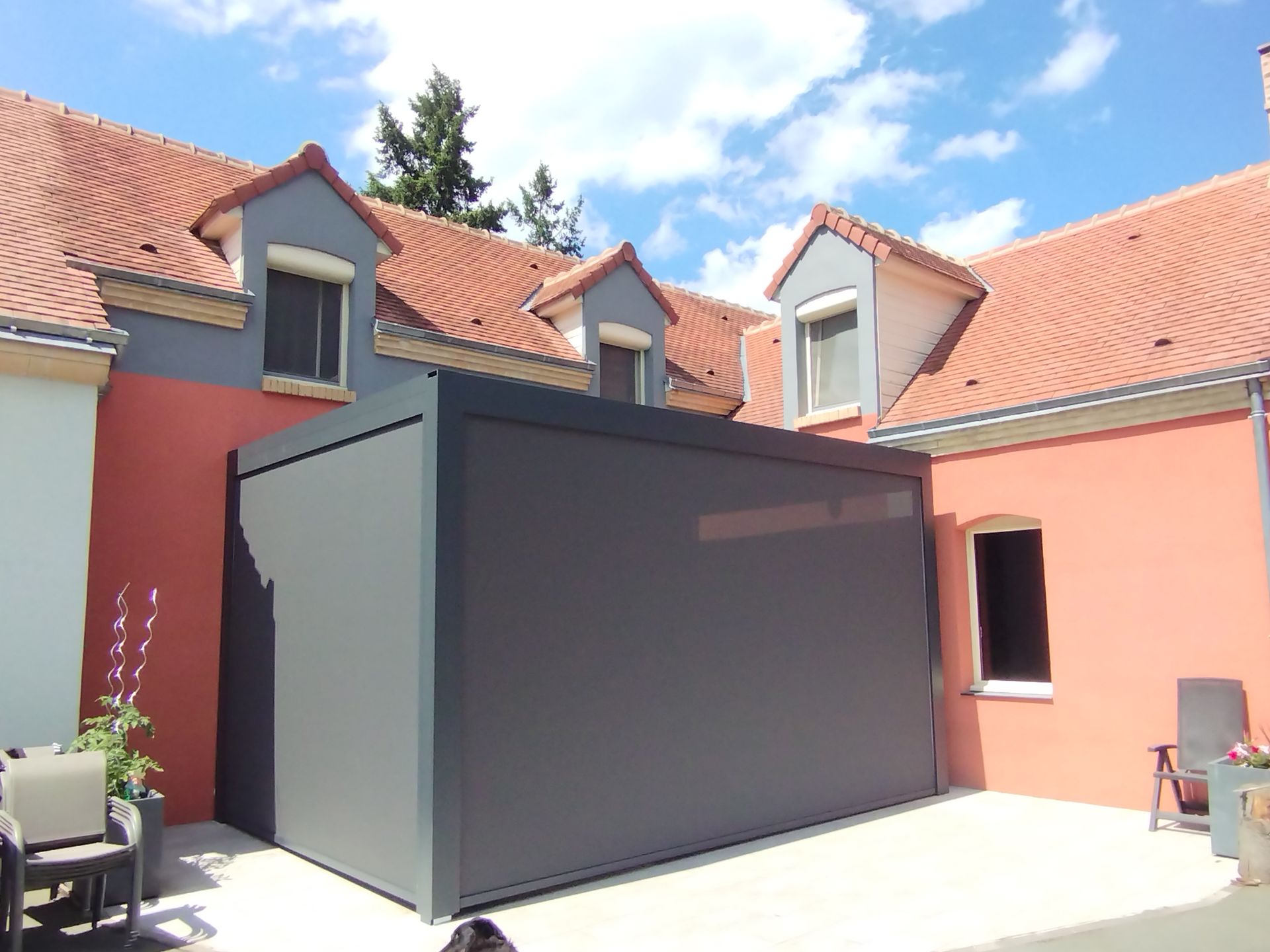 Pergola R1 dans un jardin