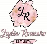 Logotipo con las iniciales "LR" dentro de un c&iacute;rculo rosa acuarela, debajo se lee "Lydia Roncero Estilista".