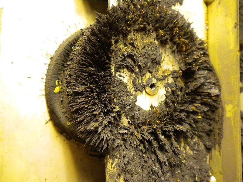 MdA wenige Stunden nach der Installation, massive Korrosionsprodukte mit Magnetit durchmischt.