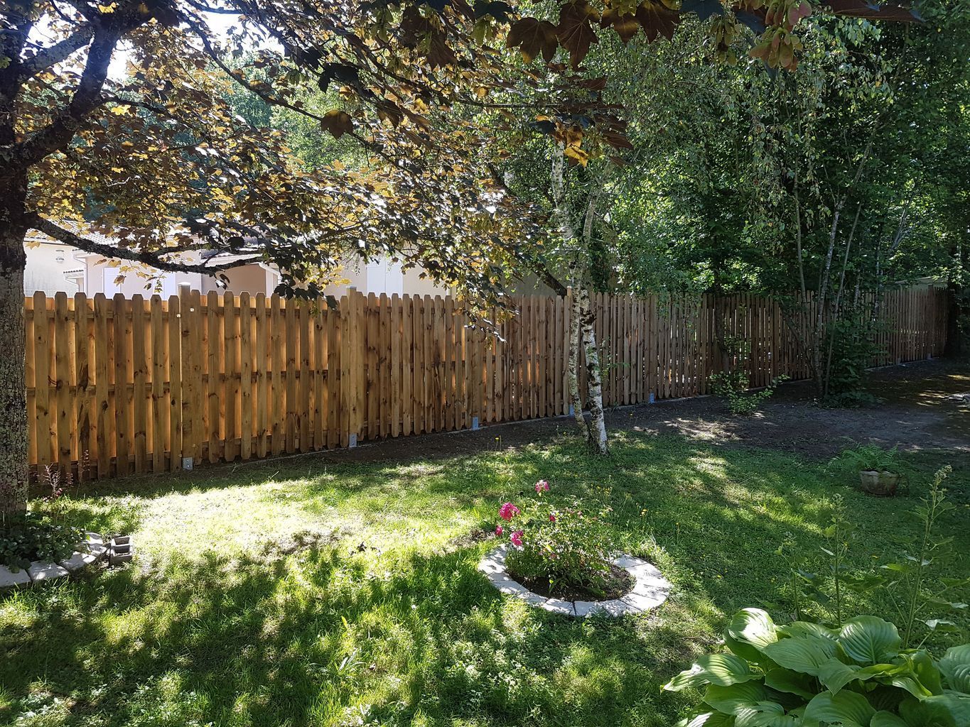 Une clôture en bois