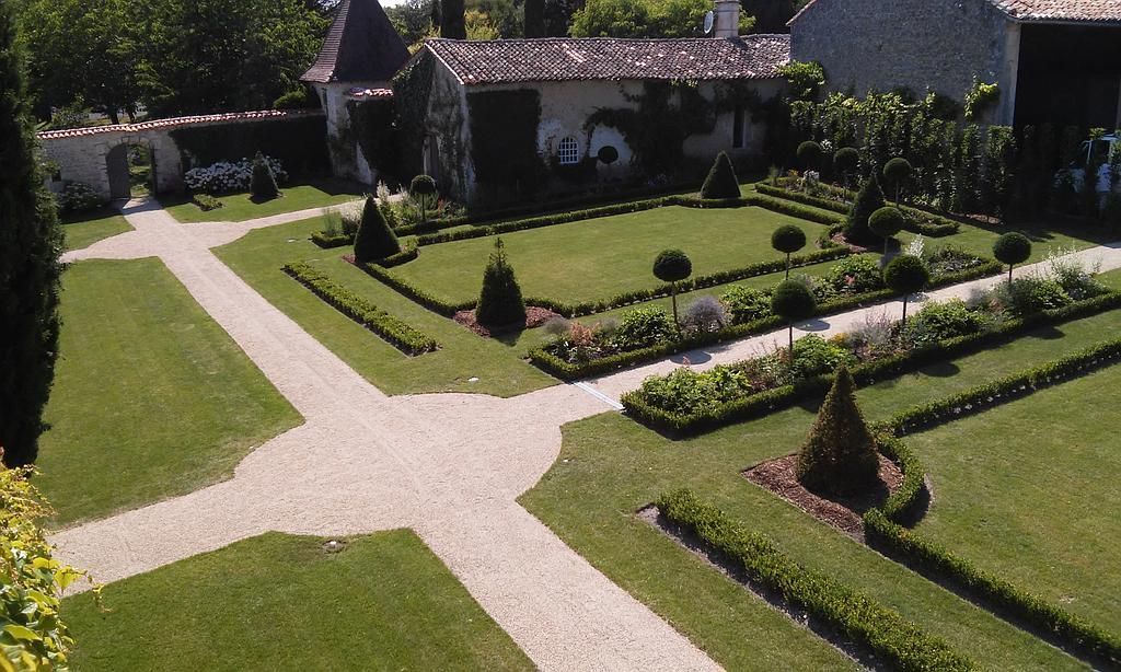 Le jardin à la française d'une propriété privée