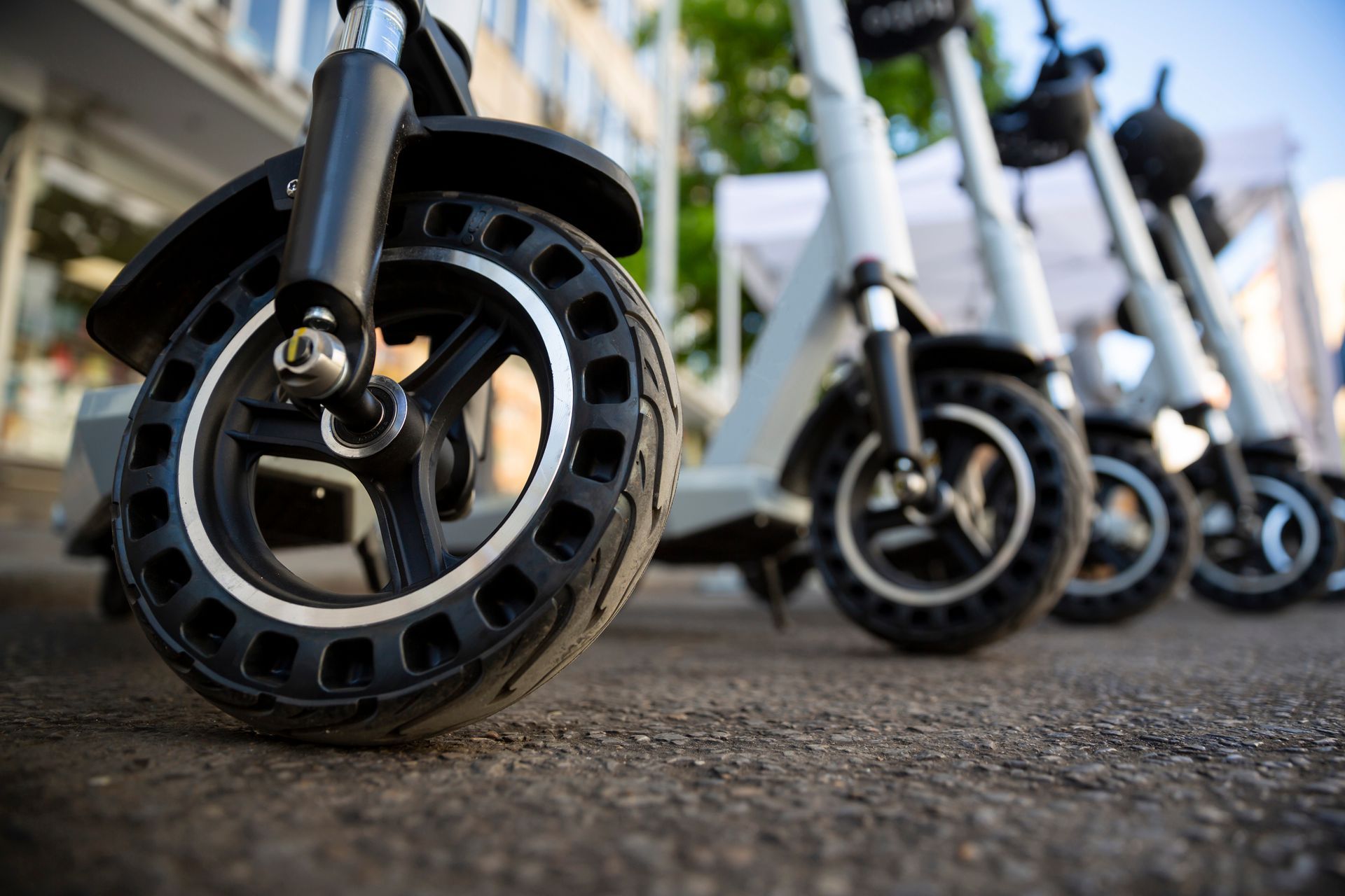 Zoom sur des roues de trottinette