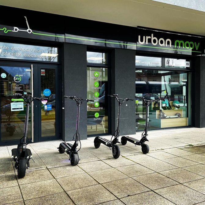 Trottinettes électrique devant le magasin Urban Moov
