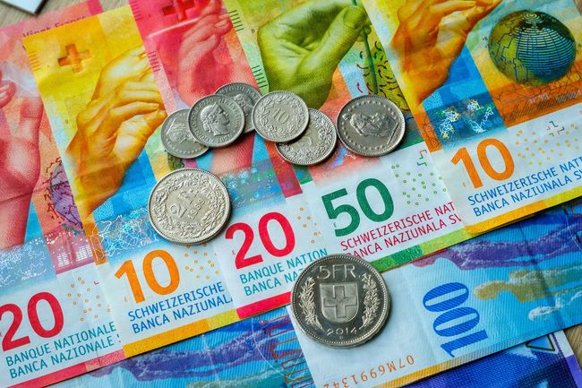 Zahngold auf 100-Euro-Scheinen – fairer Goldankauf in Basel beim Edelmetallhandel Keskin