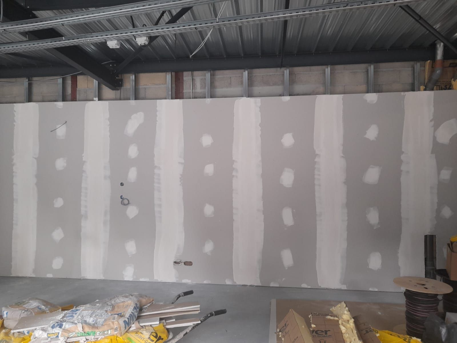 Pose de cloisons et joints