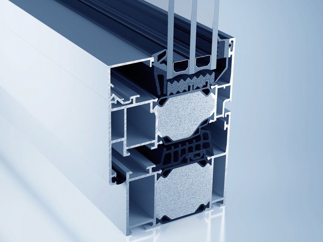 eine Nahaufnahme eines Fensterrahmens auf einem Tisch - Aluminium-Fenster und Aluminium-Türen - eingebaut von BAUSON GmbH aus Gräfenhainichen