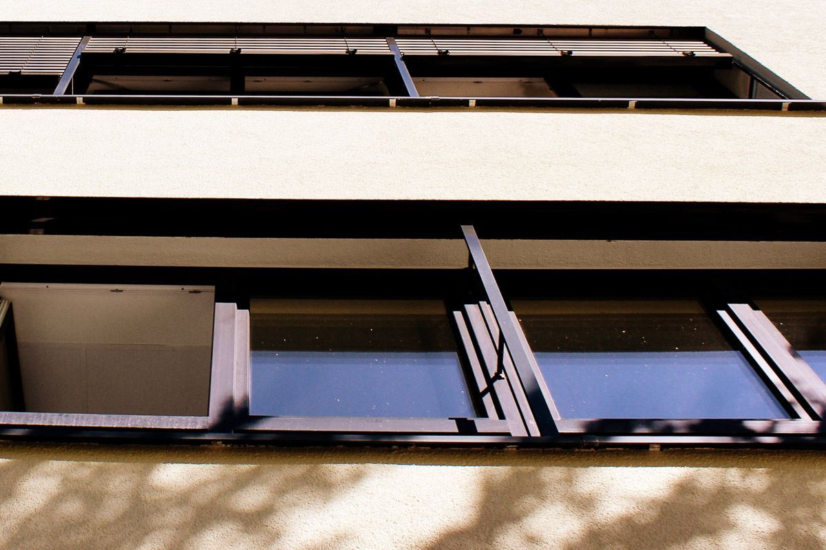 eine Nahaufnahme eines Gebäudes mit zwei Fenstern - Referenzen von BAUSON GmbH aus Gräfenhainichen