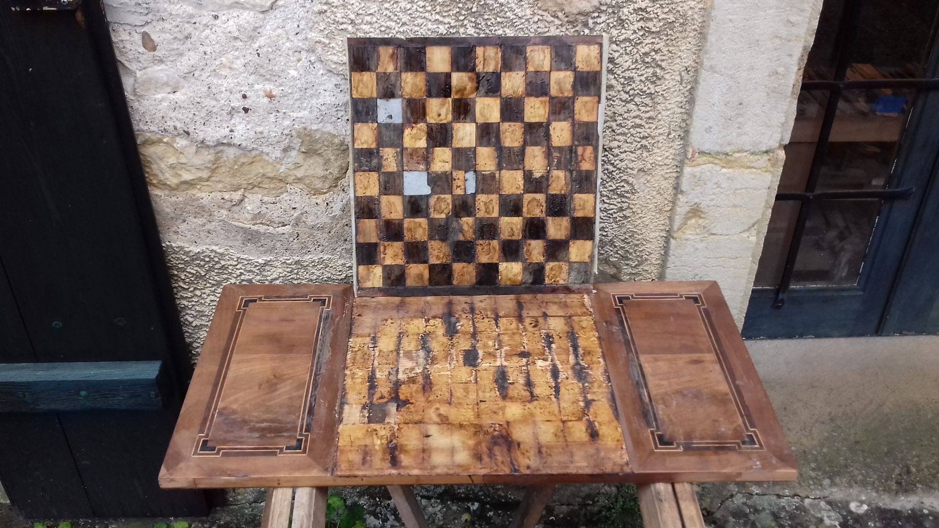 Table d'échiquier à restaurer