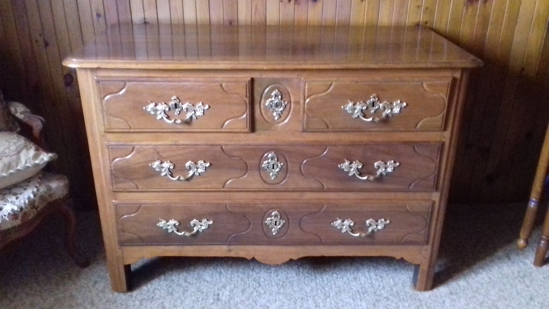 Buffet en bois après restauration