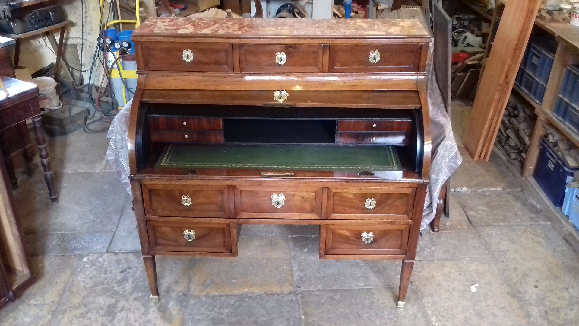 Beau secrétaire ancien