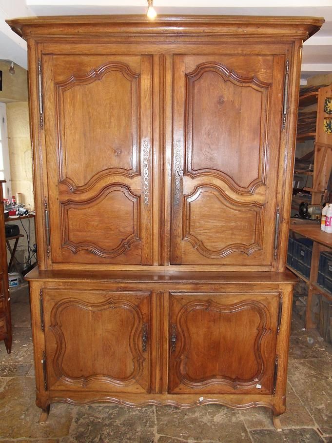 Armoire ancienne en vente dans notre magasin