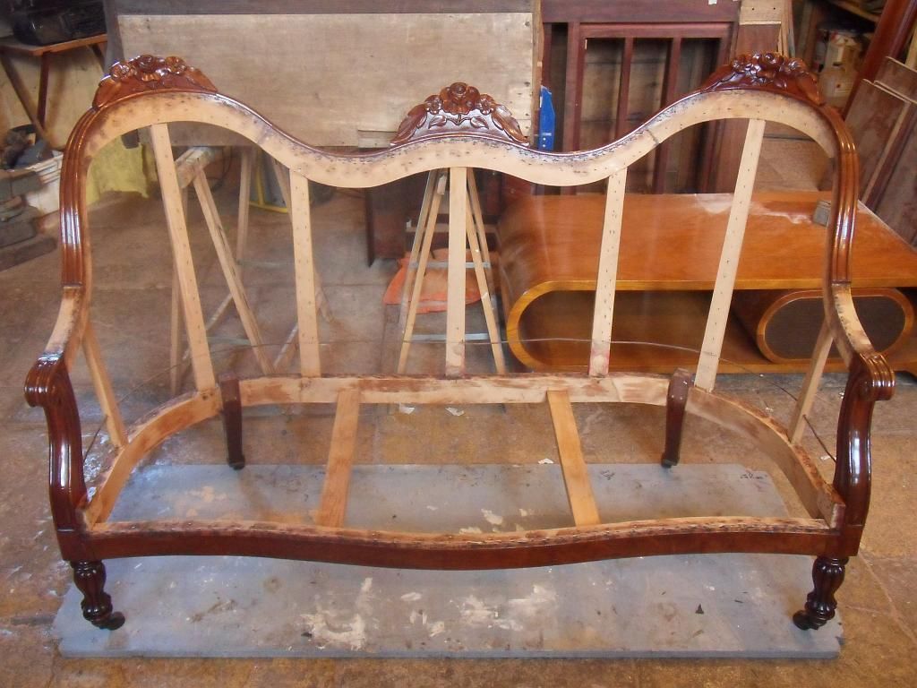 Squelette de canapé ancien restauré