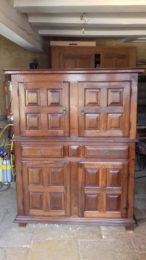 Armoire ancienne en bois massif
