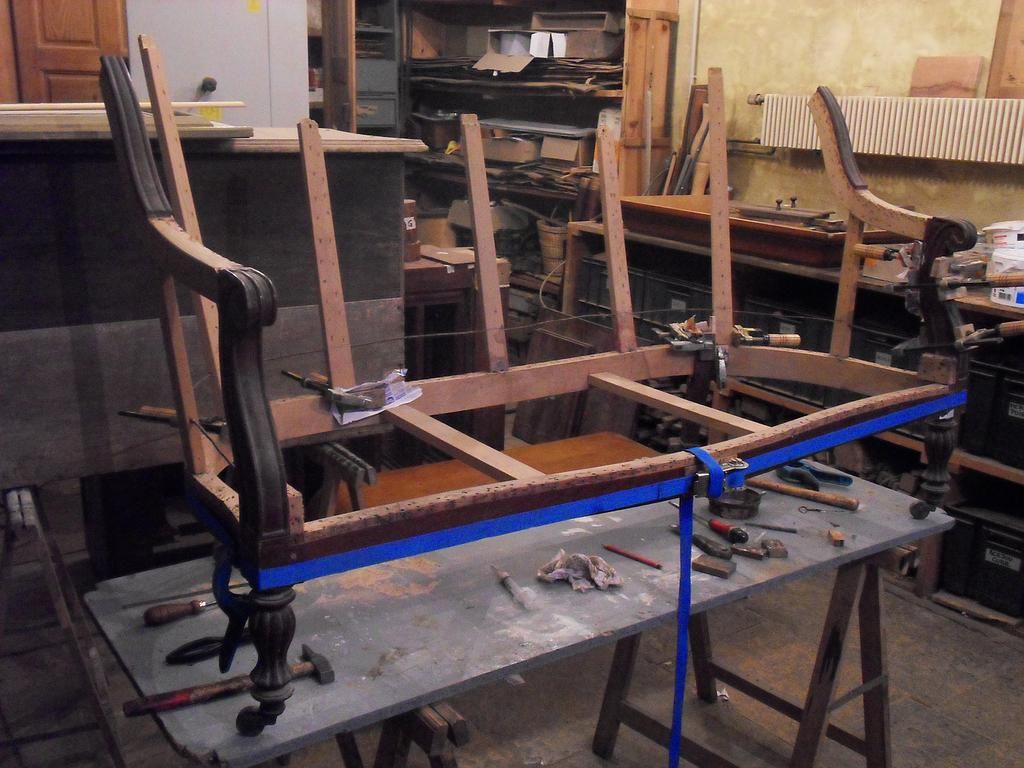 Squelette de canapé ancien démonté