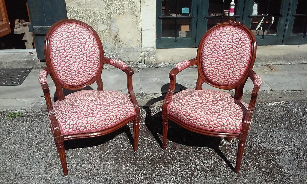 Paire de fauteuils en cabriolet époque Louis XVI après restauration