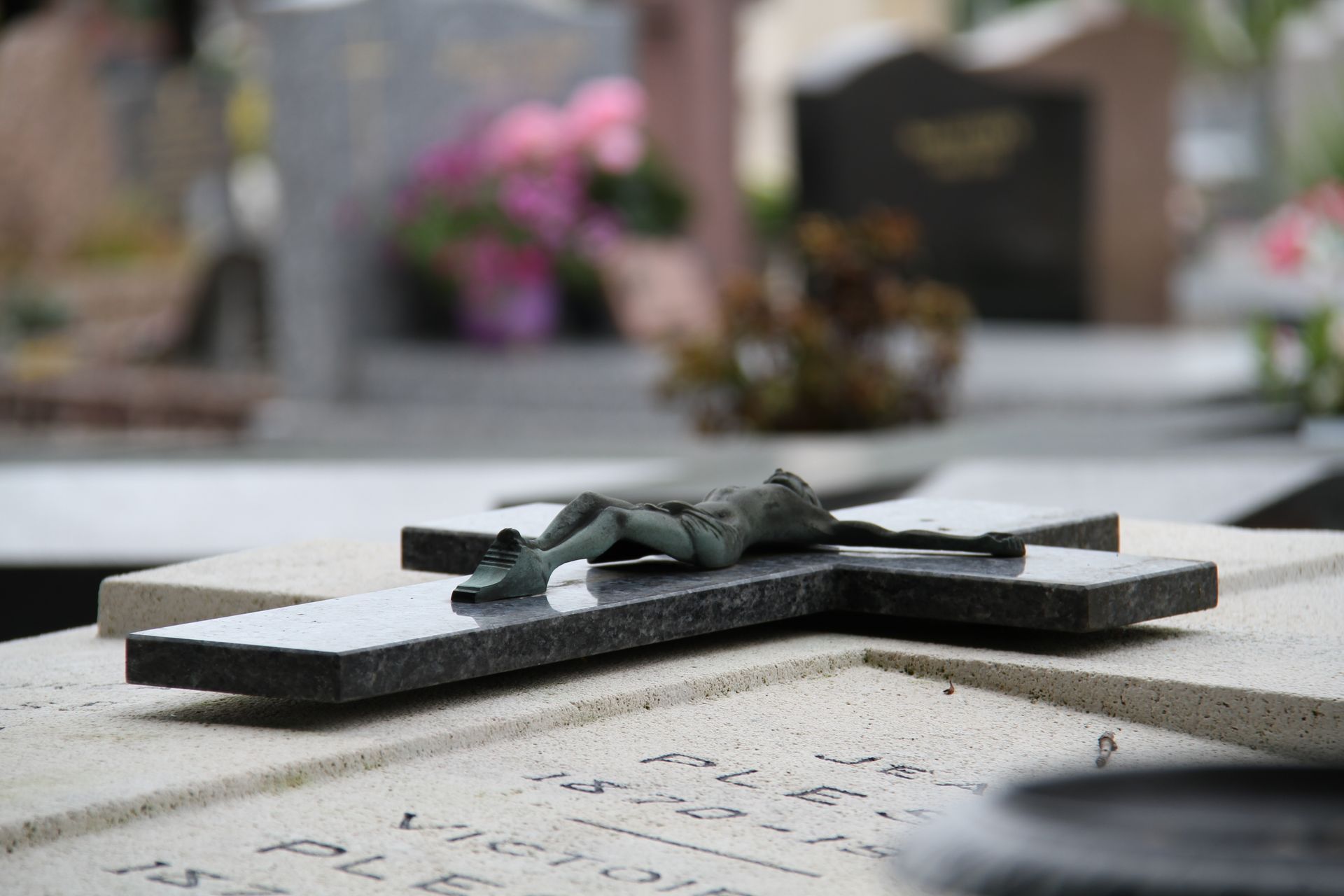 Croix sur une tombe