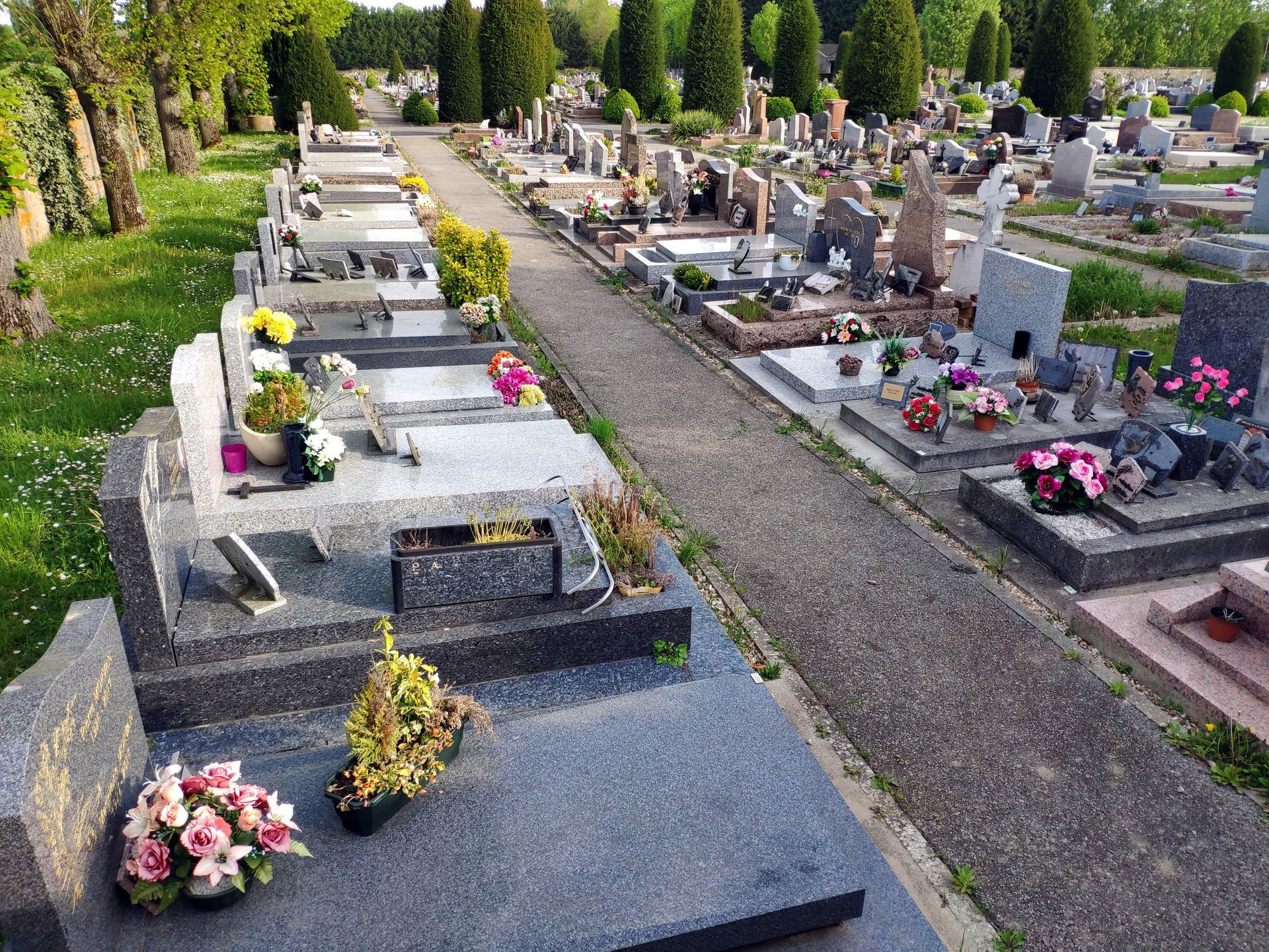 Cimetière avec tombes