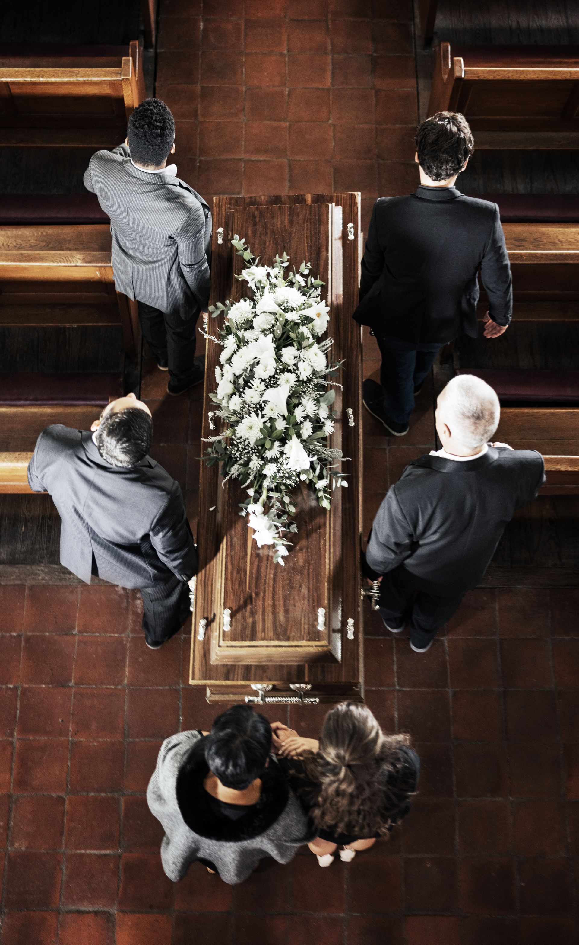 Cercueil dans une église