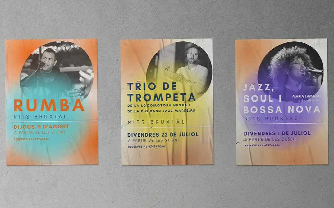 Tres carteles musicales en una pared. Cada uno presenta a un artista en un círculo con texto y fondos degradados.