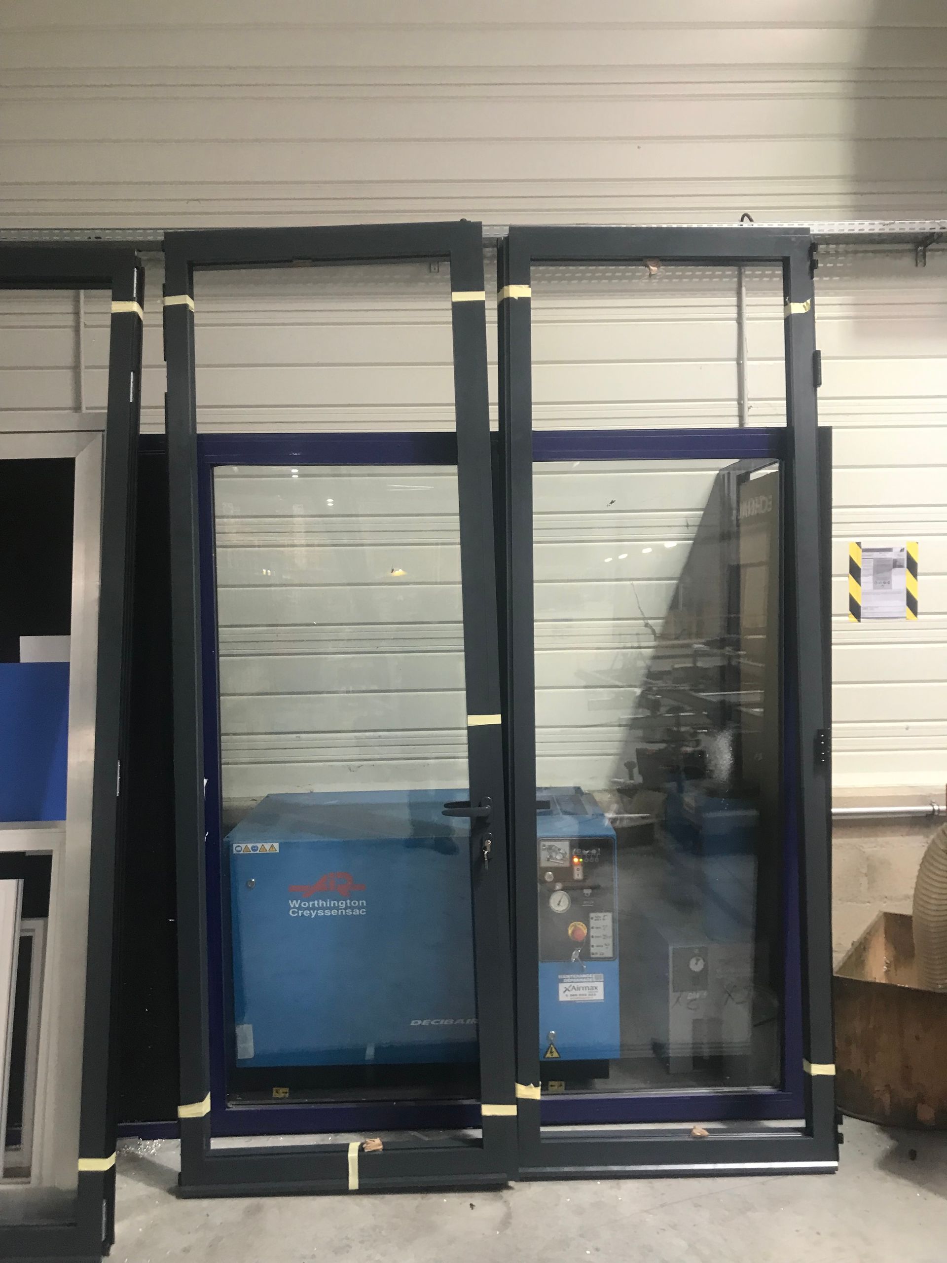 Deux portes vitrées en aluminium