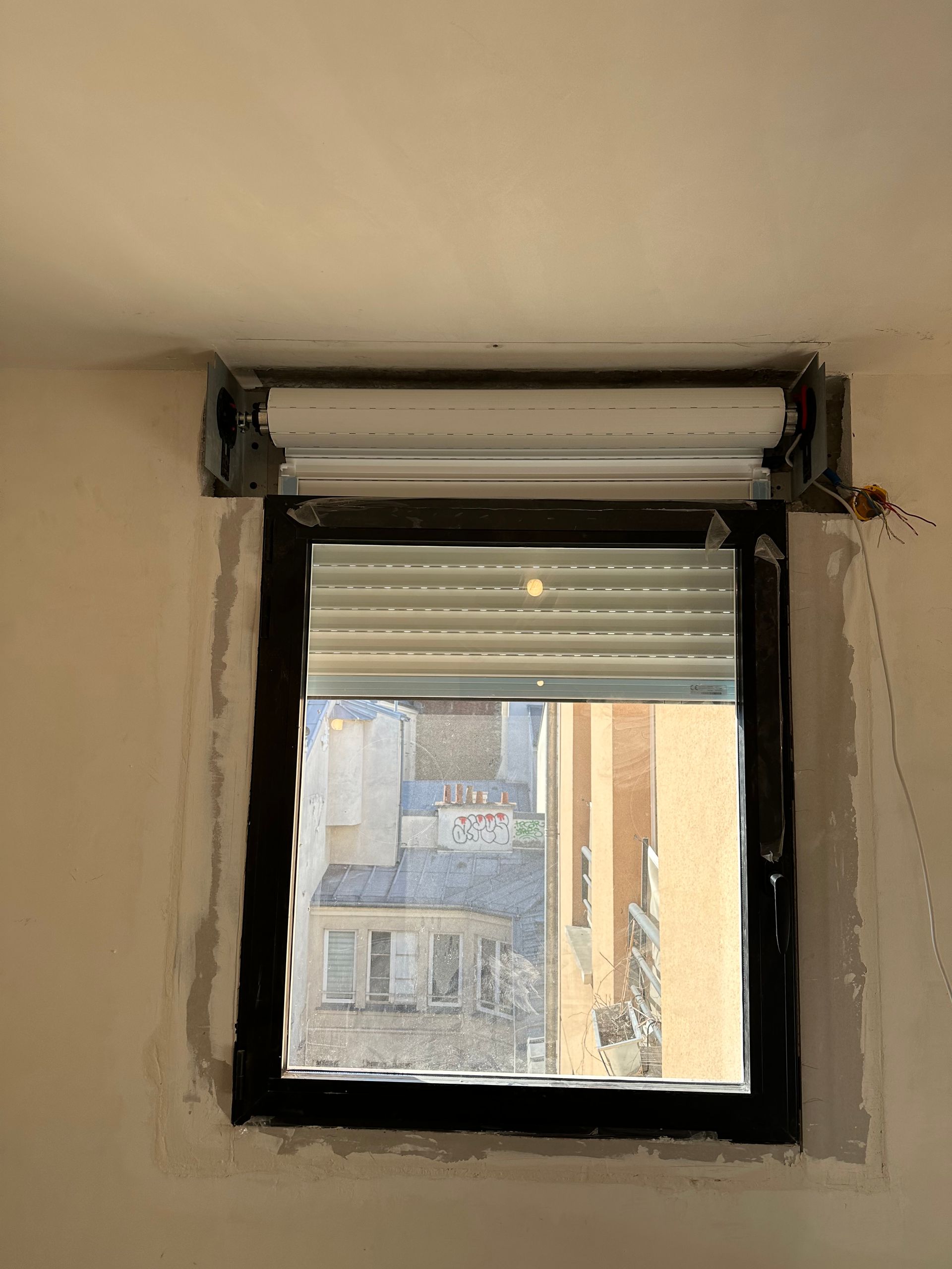 Fenêtre avec un volet roulant