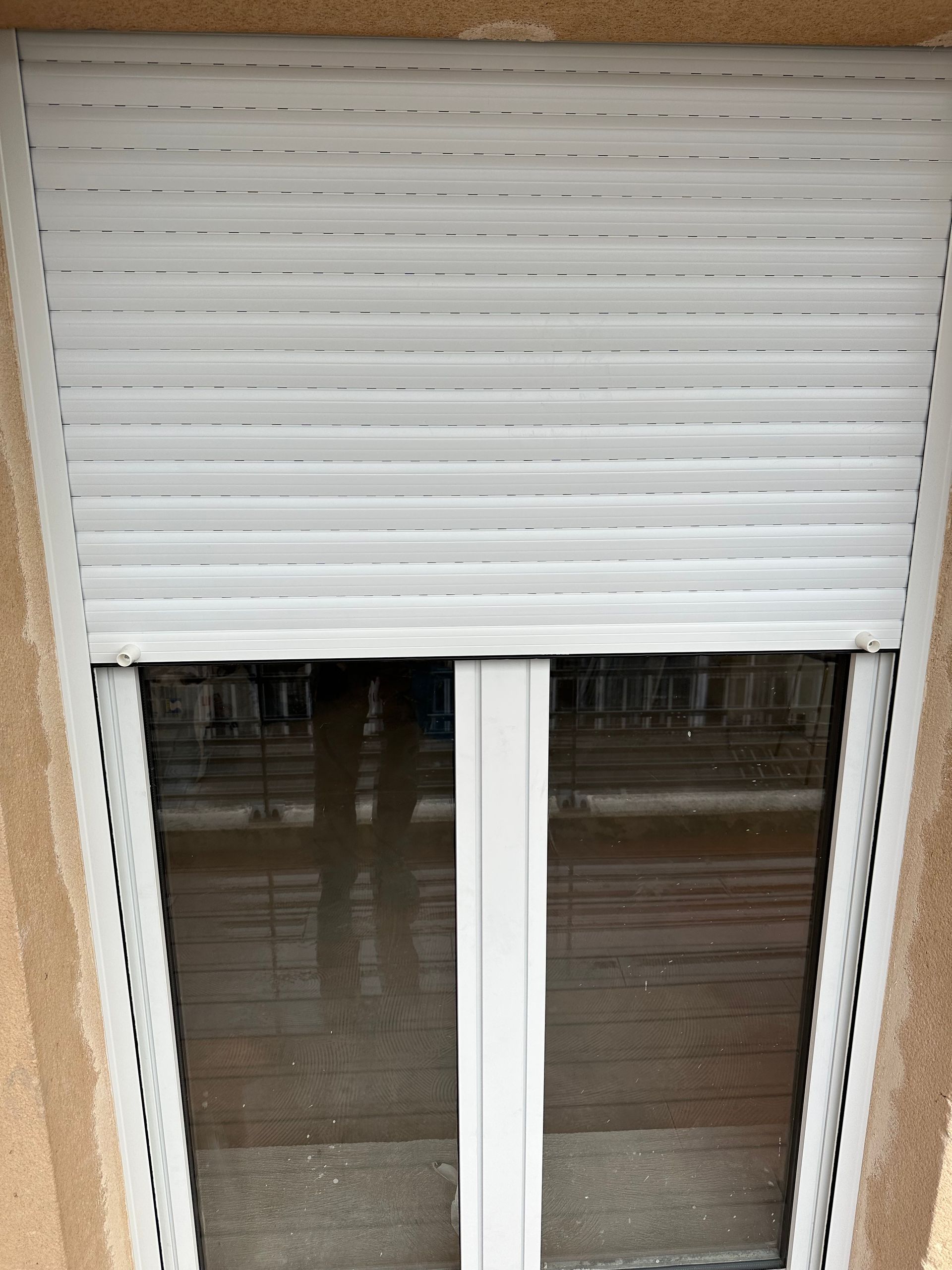 Porte-fenêtre avec volet roulant