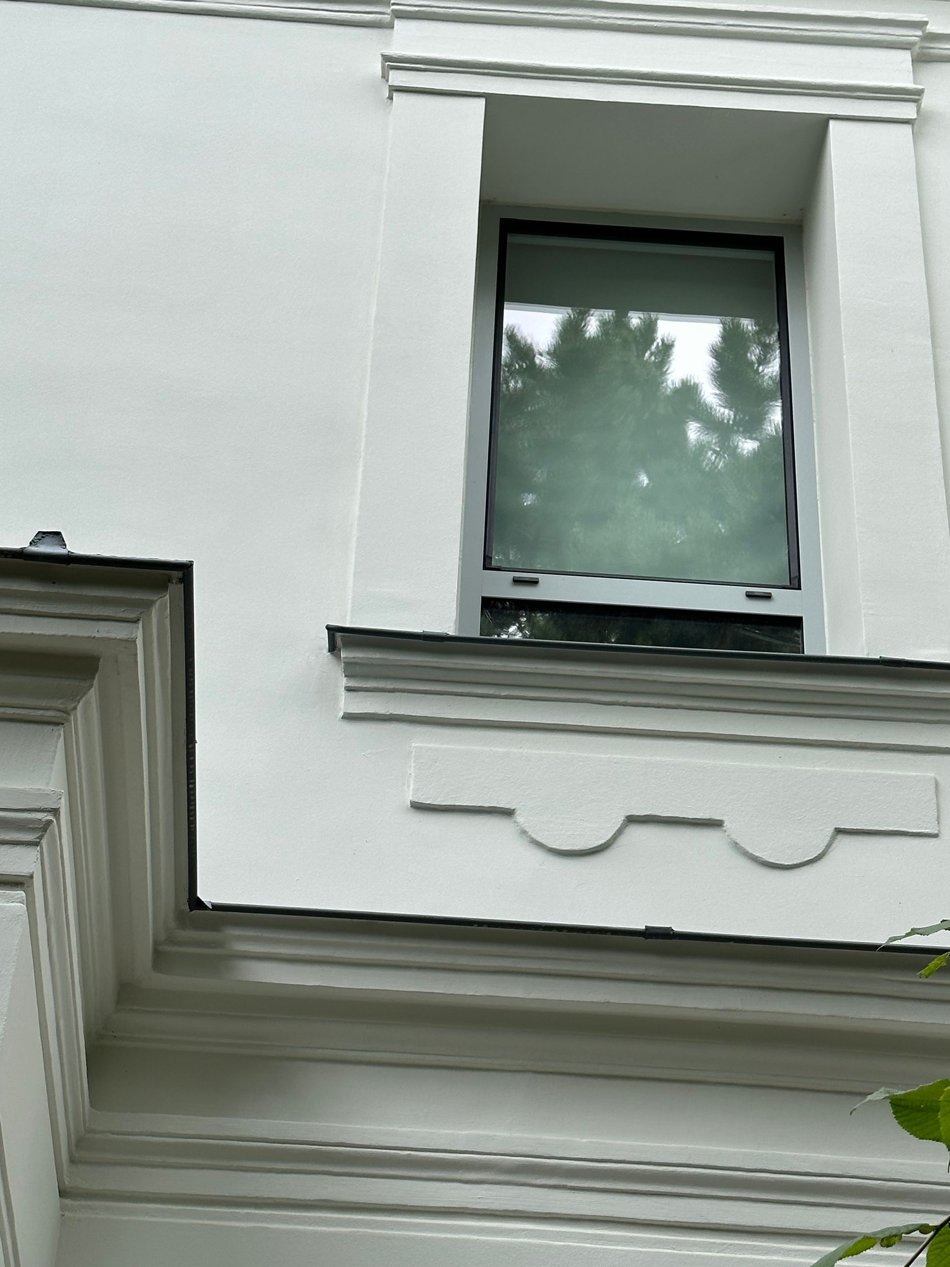 Fenêtre blanche en aluminium