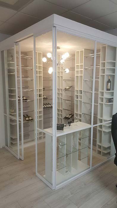 Un meuble pour exposé du vin