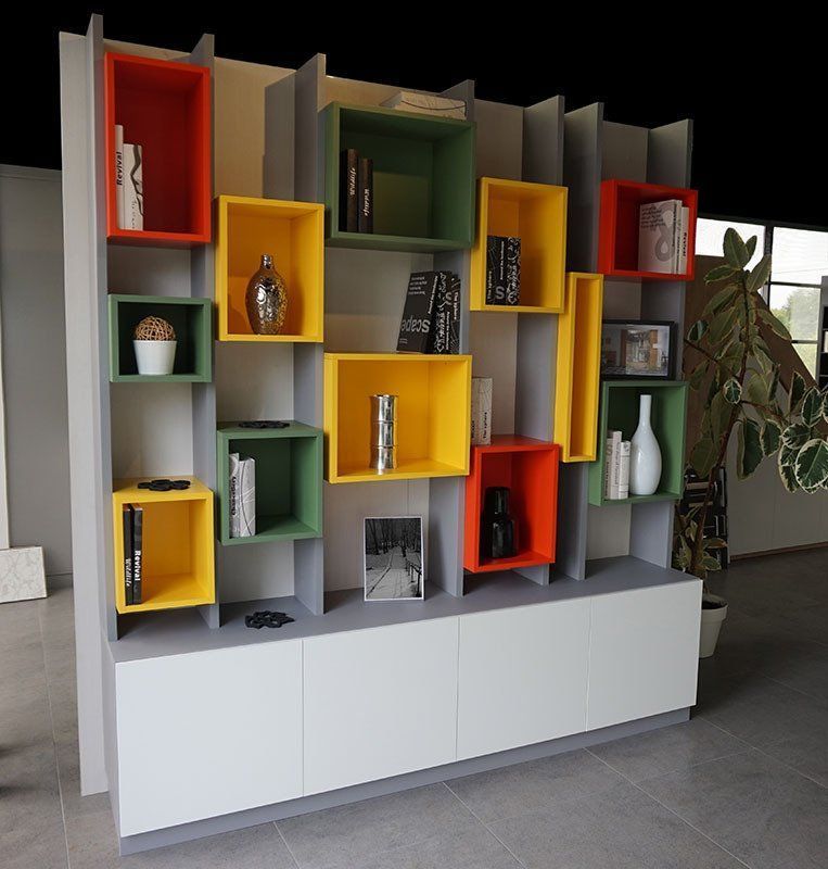 Une bibliothèque colorée