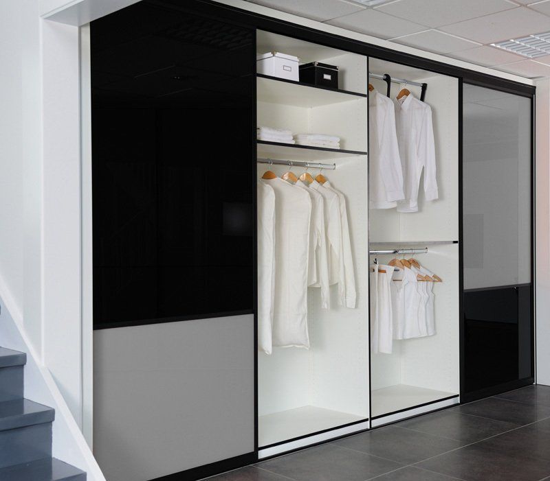 Des chemises blanches