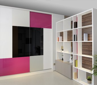 Une bibliothèque blanche