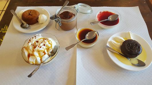 Un large choix de desserts au restaurant Les Genêts d'Or