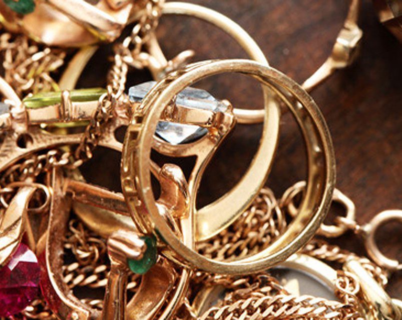 Tas de bijoux en plaqué or