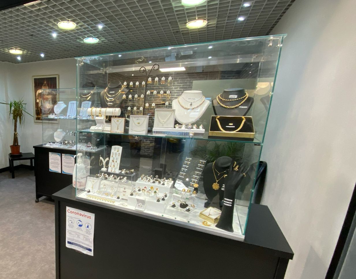 Vitrine de bijoux en or vintage