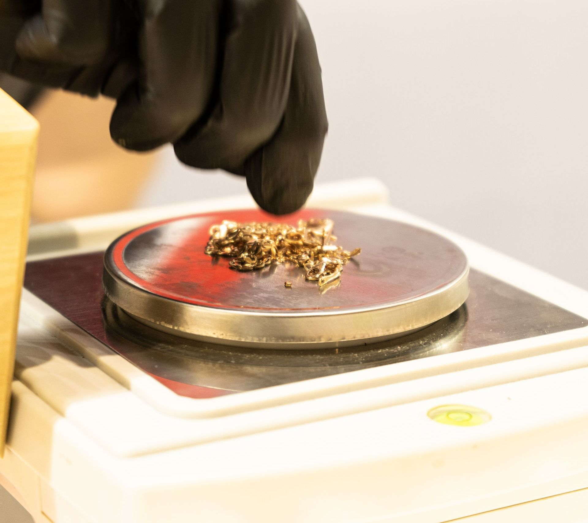 Pesée d'une chaîne en or