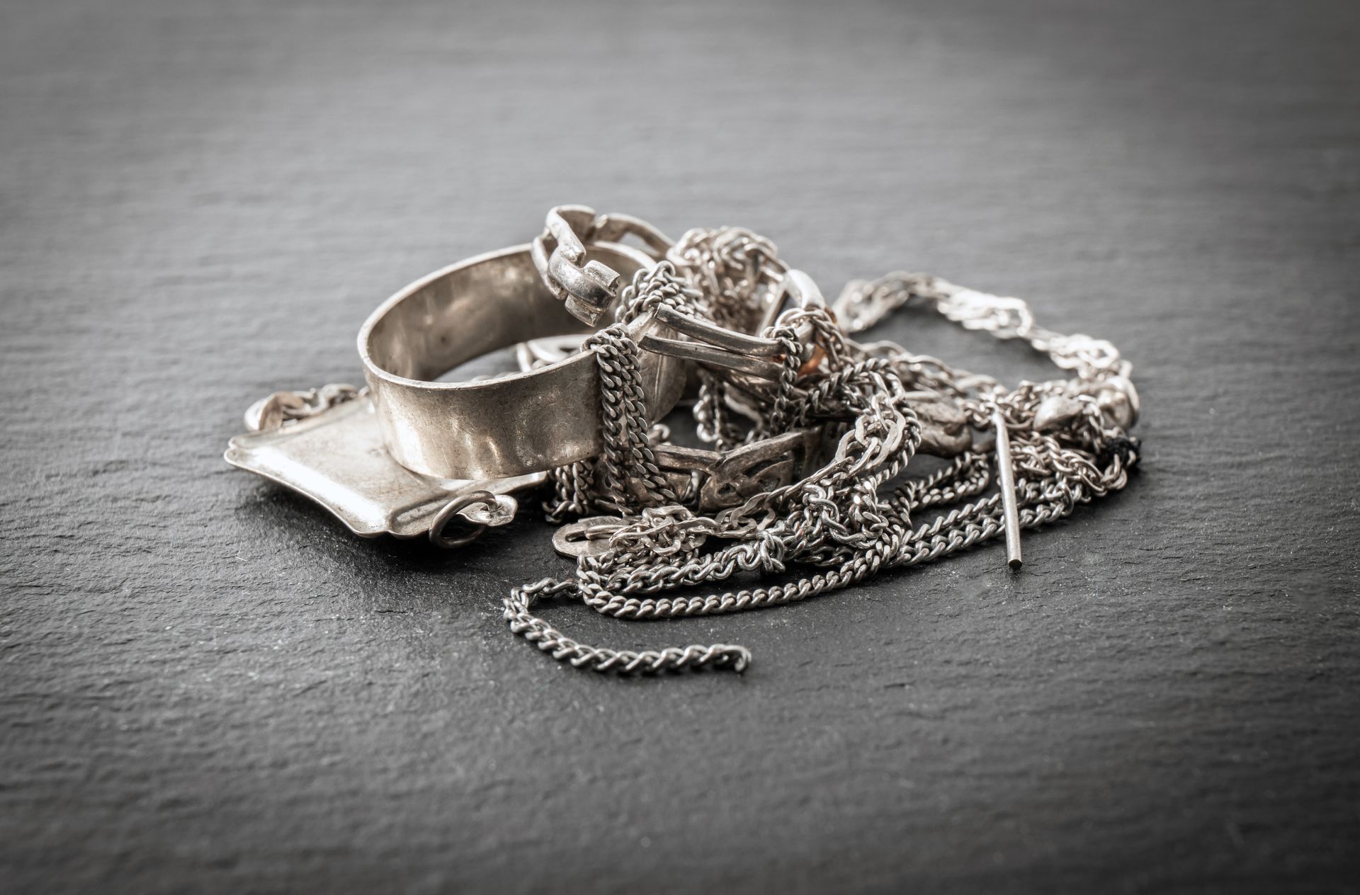 Tas de bijoux en argent