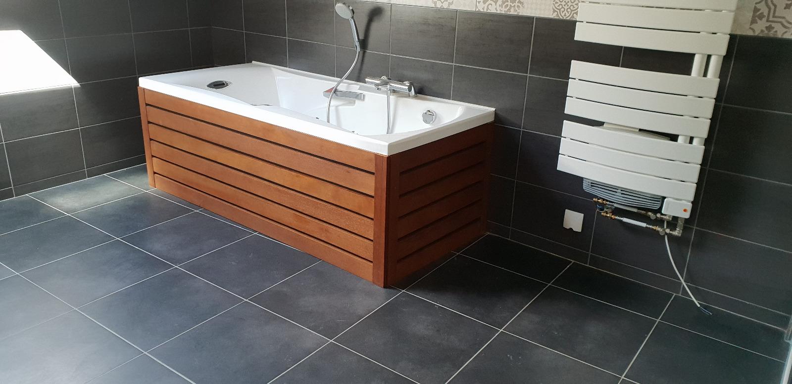 Coffrage de baignoire en bois massif