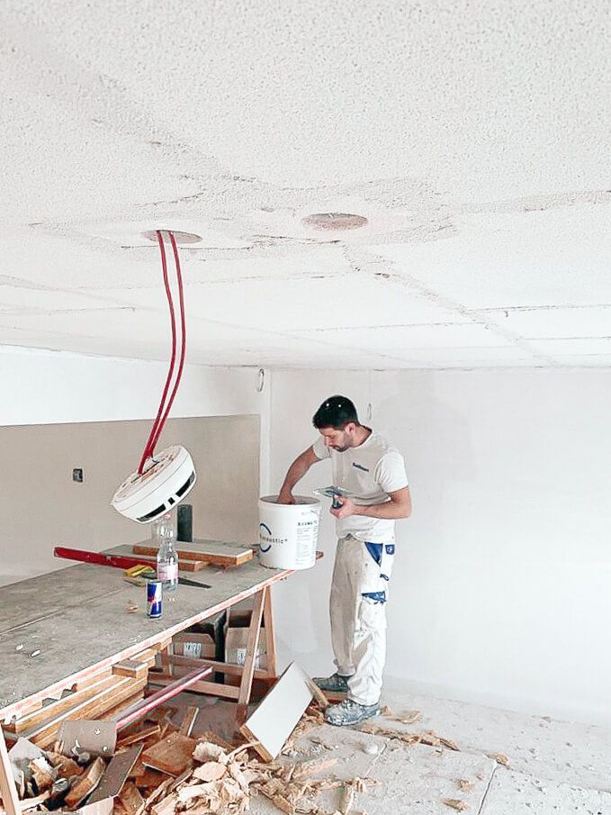 Mitarbeiter von BuCo Gipsergeschäft GmbH beim Verputzen