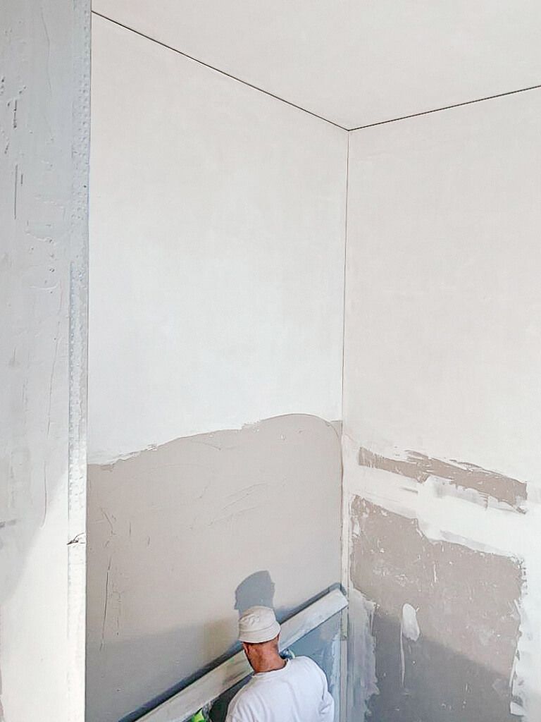 Mitarbeiter von BuCo Gipsergeschäft GmbH beim Verputzen