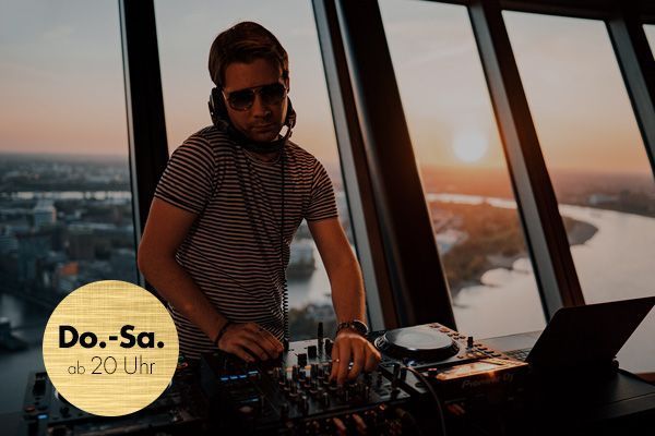 Location mit Panoramablick auf den Sonnenuntergang auf. Die Veranstaltung findet von Donnerstag bis Samstag ab 20 Uhr statt.