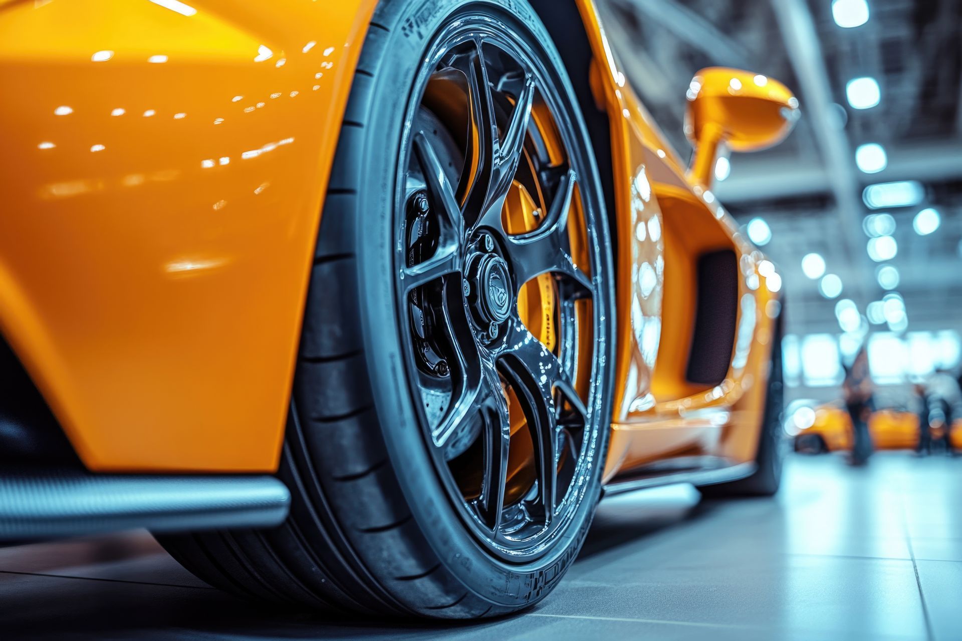 Une voiture de sport jaune.