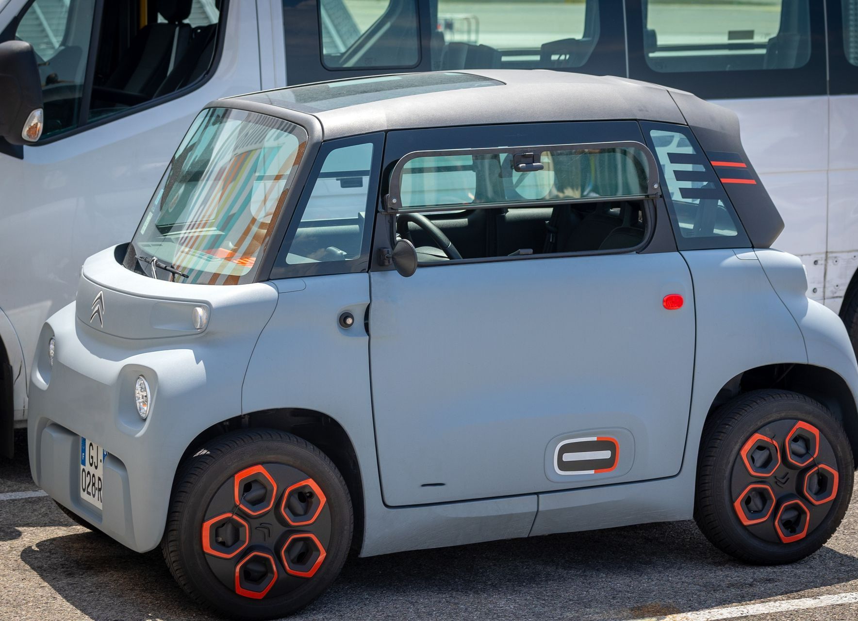 Une voiture sans permis.