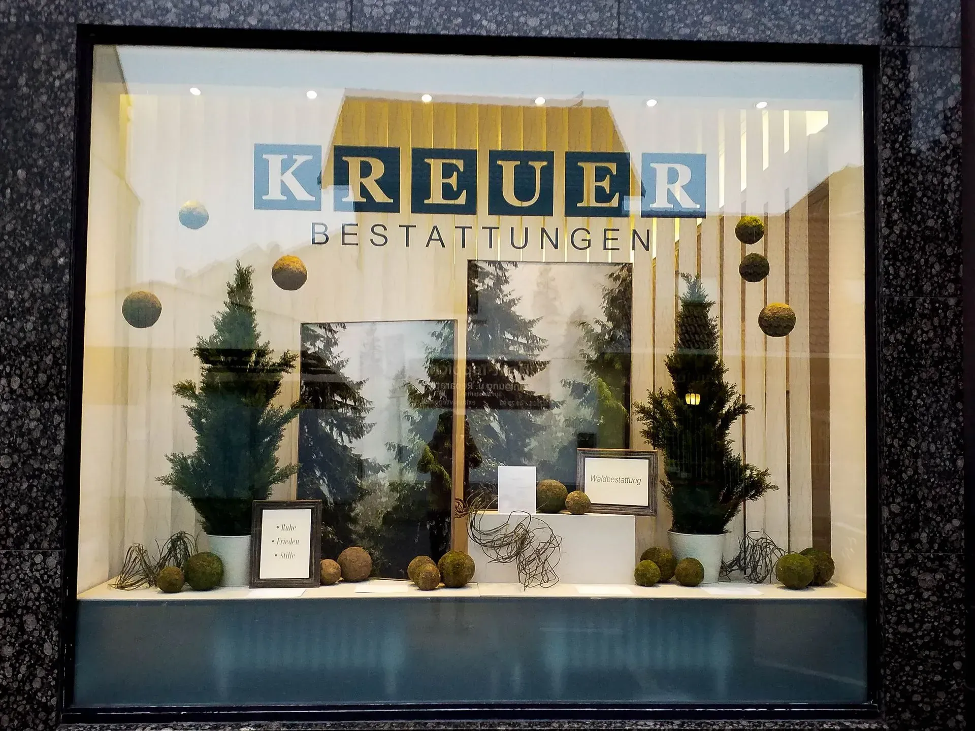 Ein Schaufenster für eine Firma namens Kreuer