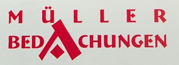 Rotes Textlogo auf weißem Hintergrund: