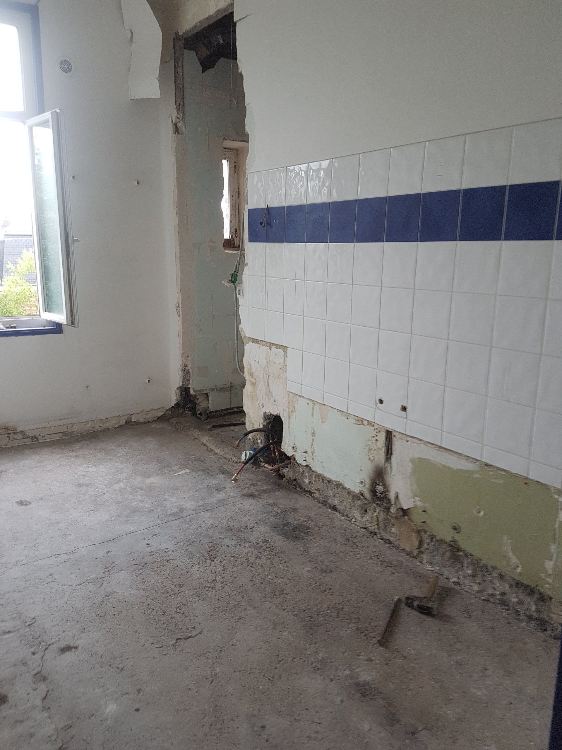 Pose de carrelage mural