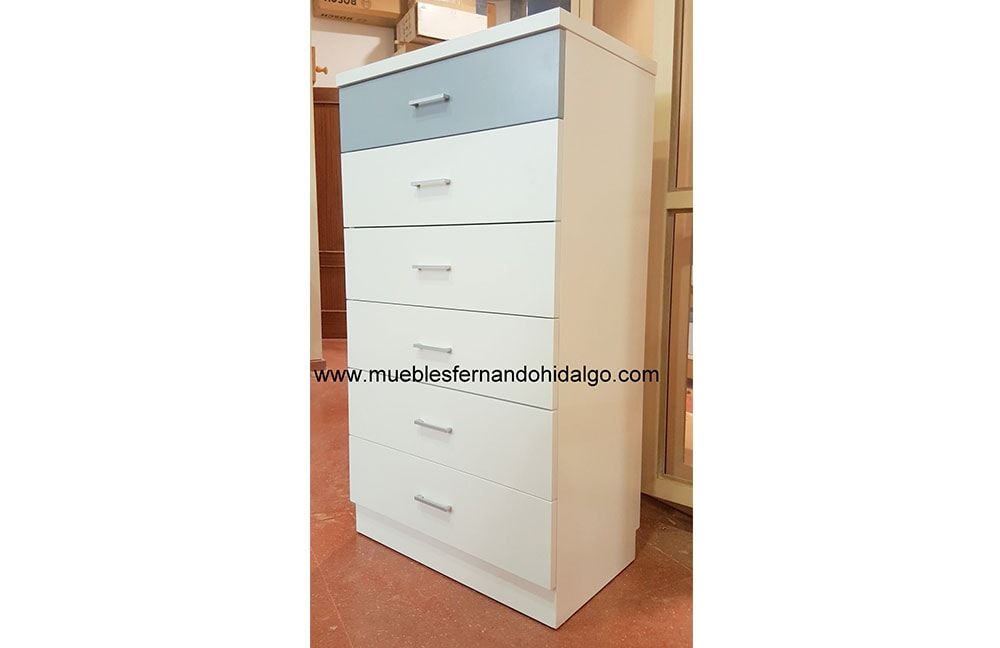 Una cómoda blanca con un cajón azul.